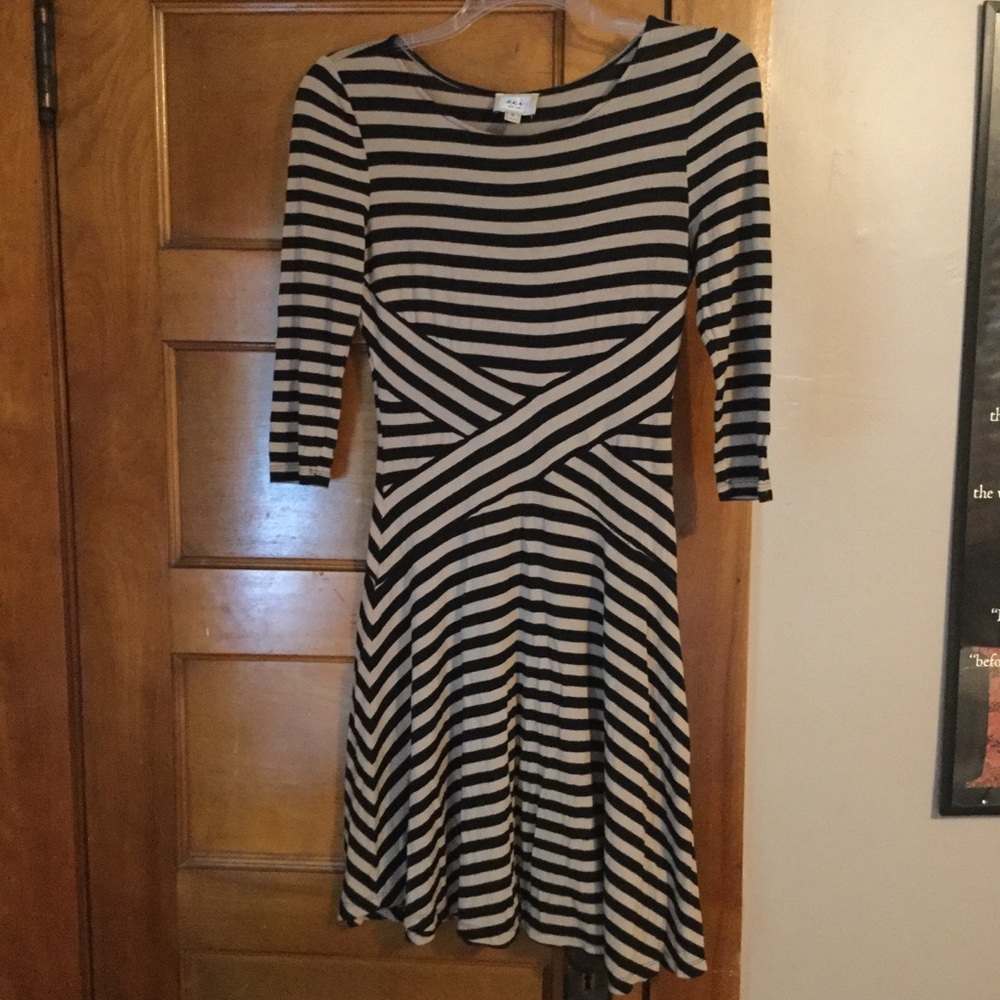 Eci Striped Midi Dress.                      C006